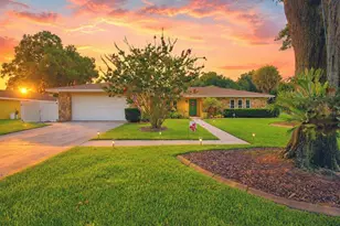 902 Crestview Dr, Auburndale, FL 33823 - Photo 1
