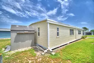 151 Holiday Ln, Auburndale, FL 33823 - Photo 5