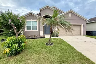811 Krenson Woods Ln, Lakeland, FL 33813 - Photo 1