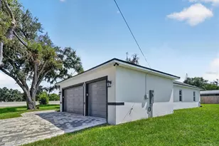 2302 Allen Dr, Plant City, FL 33563 - Photo 5