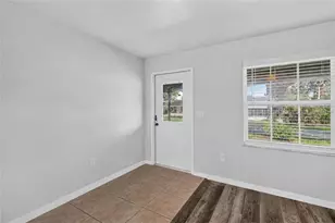 3203 Carleton Cir E, Lakeland, FL 33803 - Photo 9