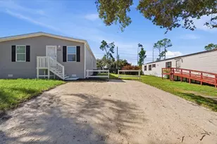 39148 Orient Ave, Zephyrhills, FL 33542 - Photo 7