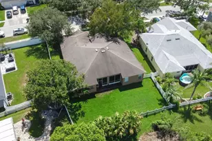 17012 Falconridge Rd, Lithia, FL 33547 - Photo 71