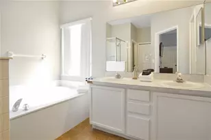323 Castlemain Cir, Davenport, FL 33897 - Photo 25