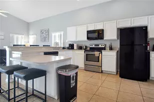 323 Castlemain Cir, Davenport, FL 33897 - Photo 13