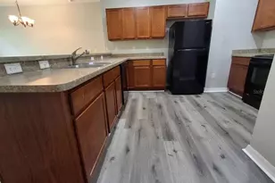 8319 King Blossom Ct, Tampa, FL 33615 - Photo 7