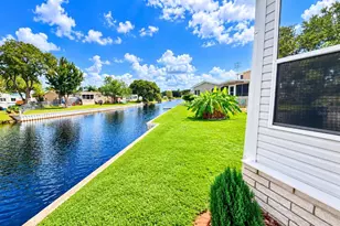 5214 Island View Cir N, Polk City, FL 33868 - Photo 15