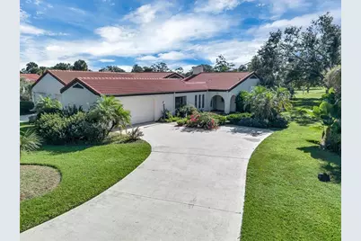 559 Clubhouse Drive, Lake Wales, FL 33898 - Photo 1