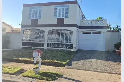 92 Levittown Lakes Calle Domingo Delgado, Toa Baja, PR 00949 - Photo 1
