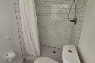 6442 Colonial Dr, Sarasota, FL 34231 - Photo 13