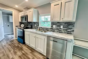 55744 Holiday Cir, Astor, FL 32102 - Photo 9