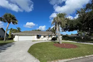 3819 Countryside Ln, Sarasota, FL 34233 - Photo 7