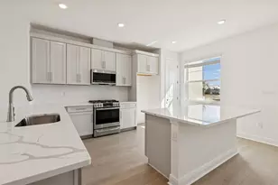 8011 Seaflower Pkwy, Bradenton, FL 34210 - Photo 15
