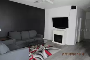 1944 Greenwood Valley Dr, Plant City, FL 33563 - Photo 5