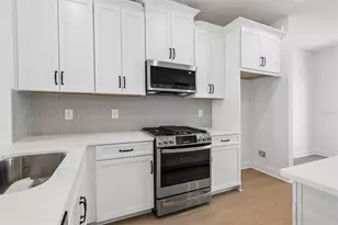 8233 Seaflower Pkwy, Bradenton, FL 34210 - Photo 9