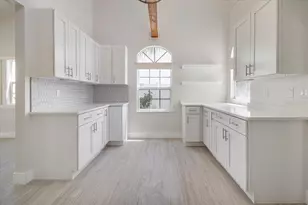 2728 58th St S, Gulfport, FL 33707 - Photo 7