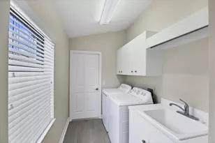 177 Valencia Lakes Dr, Venice, FL 34292 - Photo 33