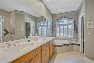 5484 Oak Crest Boulevard, Sarasota, FL 34233 - Photo 23