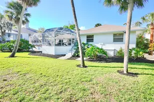 4717 E Trails Dr, Sarasota, FL 34232 - Photo 9