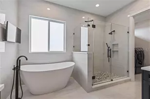 2060 Illinois Ave NE, Saint Petersburg, FL 33703 - Photo 25