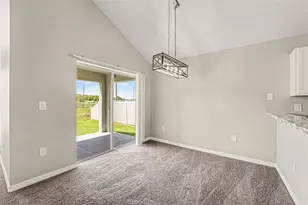 7533 Merchantville Cir, Zephyrhills, FL 33540 - Photo 5