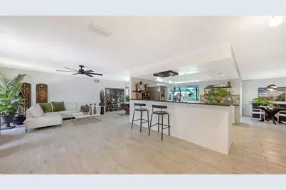 589 Commonwealth Lane, Sarasota, FL 34242 - Photo 3