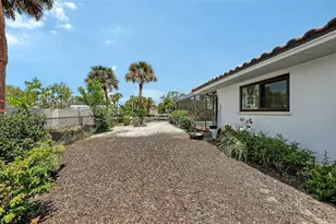 589 Commonwealth Ln, Sarasota, FL 34242 - Photo 33