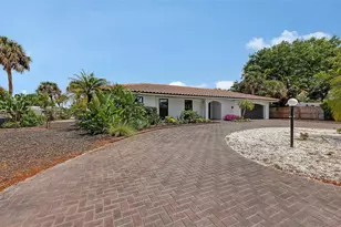 589 Commonwealth Ln, Sarasota, FL 34242 - Photo 1