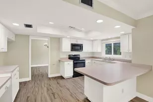 12206 Snead Pl, Tampa, FL 33624 - Photo 5