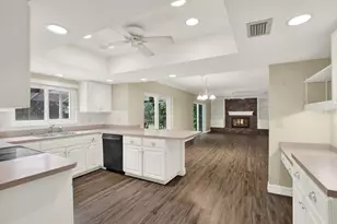 12206 Snead Pl, Tampa, FL 33624 - Photo 7