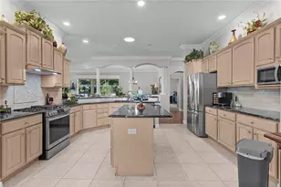 8715 SE 176th Lowndes Pl, The Villages, FL 32162 - Photo 5