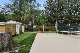 27627 Lois Dr, Tavares, FL 32778 - Photo 39