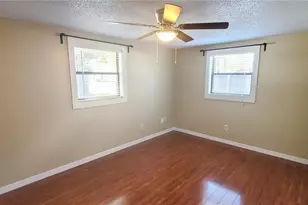 2848 E Mark Dr, Sarasota, FL 34232 - Photo 17