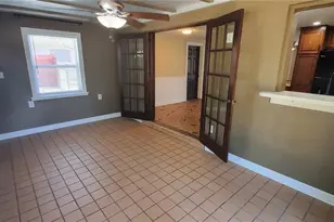 2848 E Mark Dr, Sarasota, FL 34232 - Photo 7