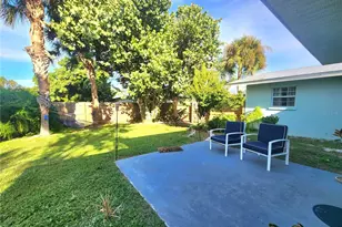 316 Alba St E, Venice, FL 34285 - Photo 5