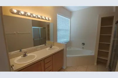 7156 Spikerush Court, Lakewood Ranch, FL 34202 - Photo 11