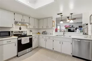 35086 Whispering Oaks Blvd, Dade City, FL 33523 - Photo 3