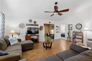 35086 Whispering Oaks Blvd, Dade City, FL 33523 - Photo 9