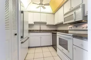 2901 26th St W, Bradenton, FL 34205 - Photo 9