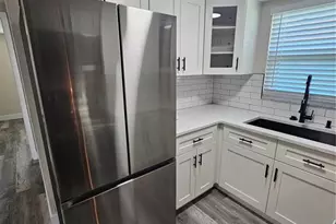 4843 Camphor Ave, Sarasota, FL 34231 - Photo 3