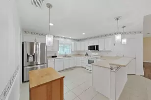 6122 Gentle Ben Cir, Wesley Chapel, FL 33544 - Photo 19