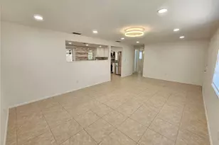 8820 Pohoy Ave, Sarasota, FL 34231 - Photo 5