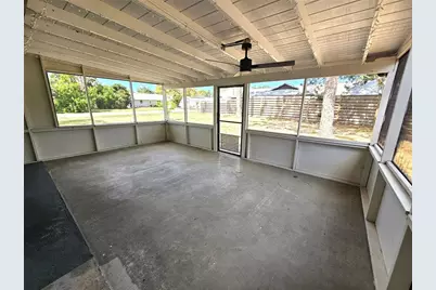 8820 Pohoy Avenue, Sarasota, FL 34231 - Photo 7
