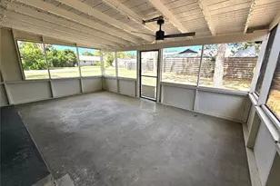 8820 Pohoy Ave, Sarasota, FL 34231 - Photo 7