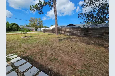 8820 Pohoy Avenue, Sarasota, FL 34231 - Photo 11