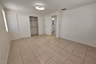 8820 Pohoy Ave, Sarasota, FL 34231 - Photo 13