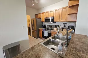 8335 38th St Cir E, Sarasota, FL 34243 - Photo 5