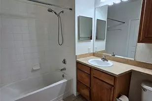 8335 38th St Cir E, Sarasota, FL 34243 - Photo 15