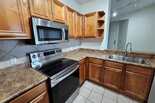 8335 38th St Cir E, Sarasota, FL 34243 - Photo 9