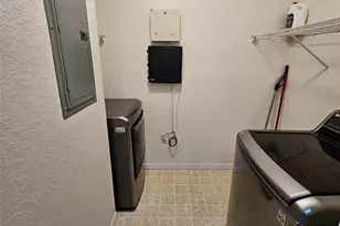 8335 38th St Cir E, Sarasota, FL 34243 - Photo 21